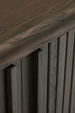 Kave Home Mailen tv-bord med 2 døre i askefinér med mørk finish 200 x 50 cm