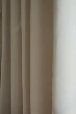 Mimou Mørklæggende hotelgardin - dobbelt bredde